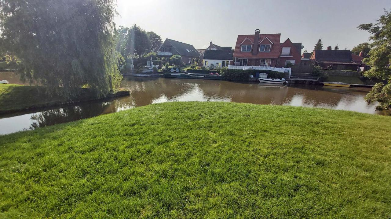 Grachtendroeoem Greetsiel Buitenkant foto